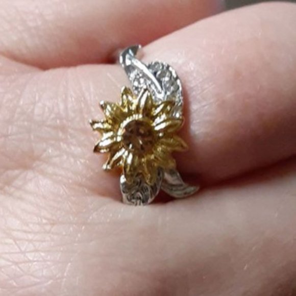Sunflower and Rhinestone Ring - Picture 3 of 3